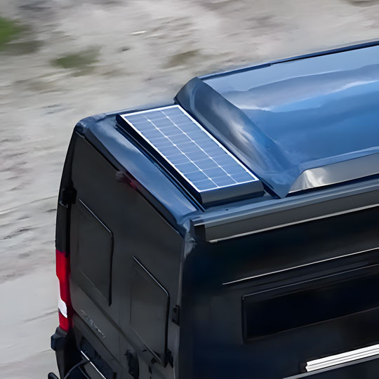Solaranlage und Aufstelldach auf dem Pössl Campervan von Fox Camper – autark unterwegs dank Solarstrom.